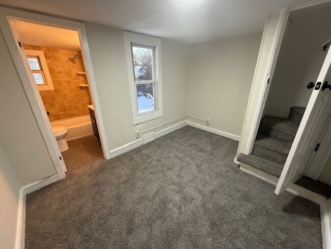 Building Photo - 2BR + Den Home with Private Backyard in Germantown