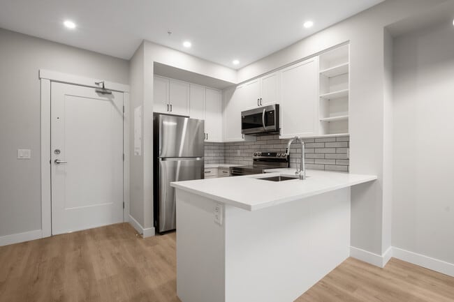 Building Photo - Pinnacle Suites