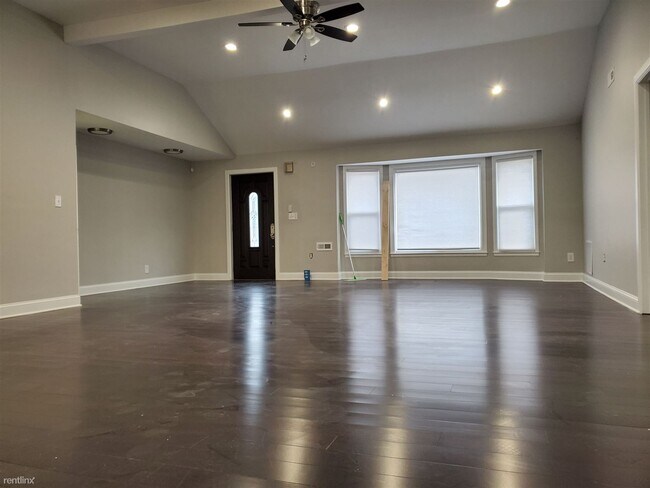 Foto del edificio - 4 br, 3 bath House - 116 Roger White Dr