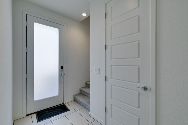 Foto del edificio - Stunning 4-Level Townhome in Inspirada | R...