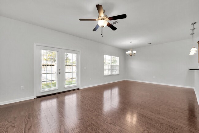 Foto del edificio - 116 Matt Blvd