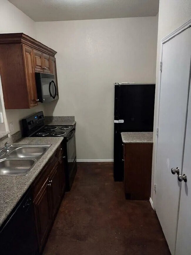 Building Photo - 2343 Aldergate Dr