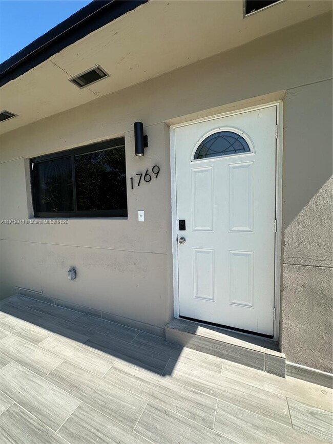 Foto del edificio - 1769 NW 41st St