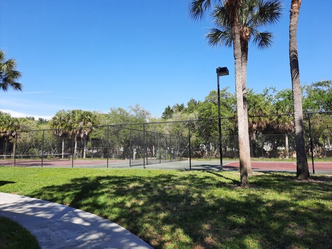 Foto del edificio - 5580 Baywater Dr