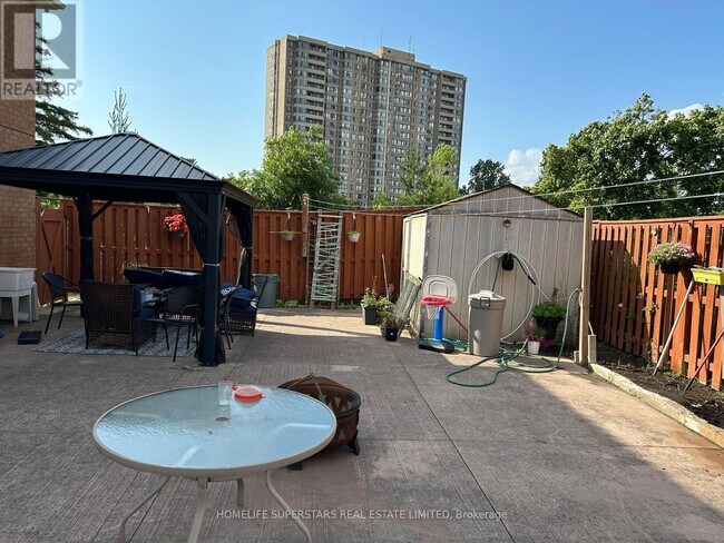 Building Photo - 165 Havelock Dr