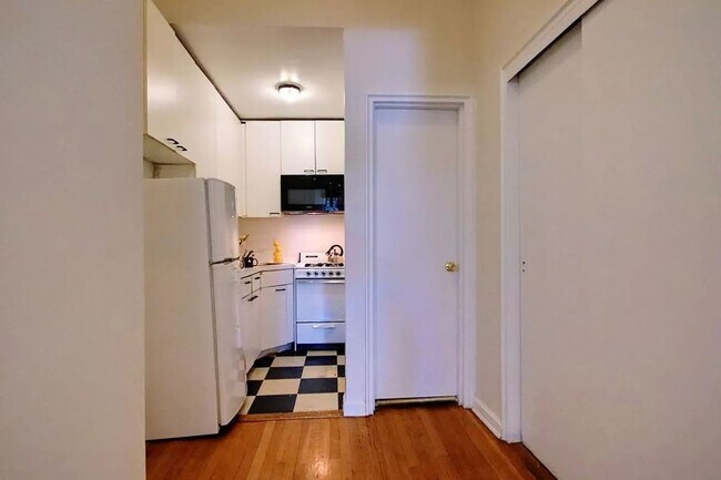 Building Photo - 206 East 70th Street