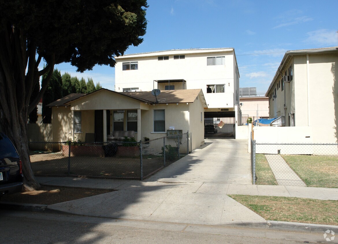 Foto del edificio - 14131 Friar St