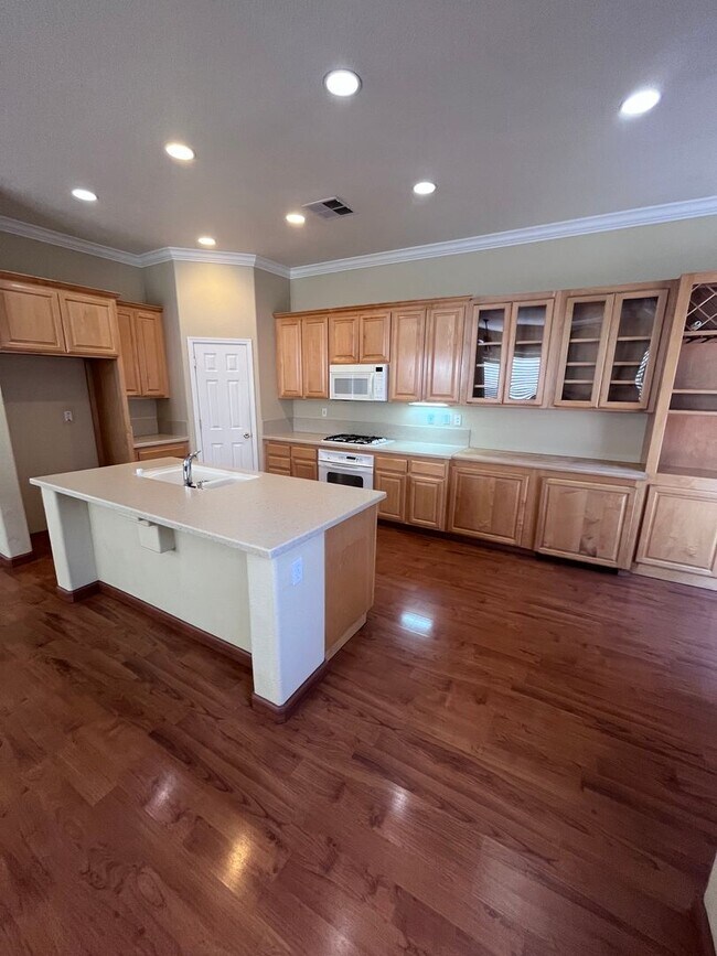 Foto del edificio - BEAUTIFUL HOME IN WEST ROSEVILLE!!