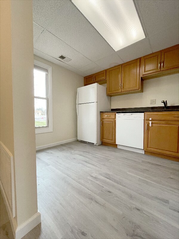 Building Photo - 2000 Country Club Apartment