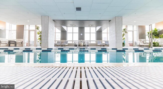 Foto del edificio - 202 W Washington Square