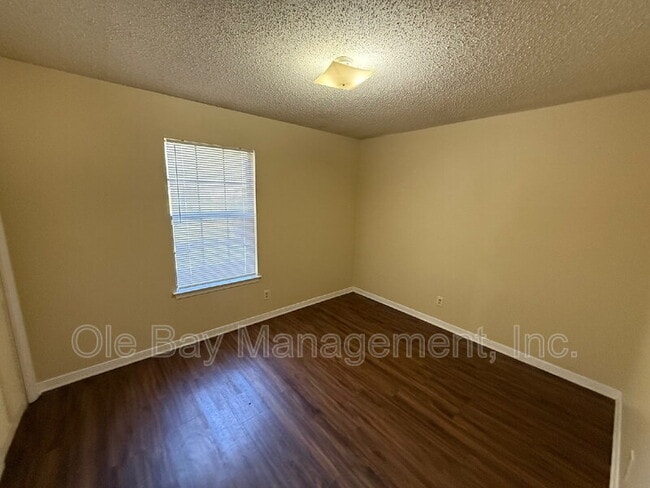 Building Photo - 929 Navco Rd