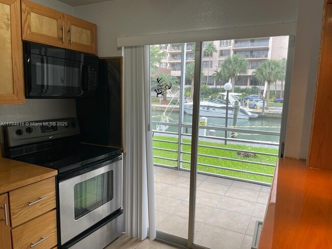 Foto del edificio - 1750 NE 115th St