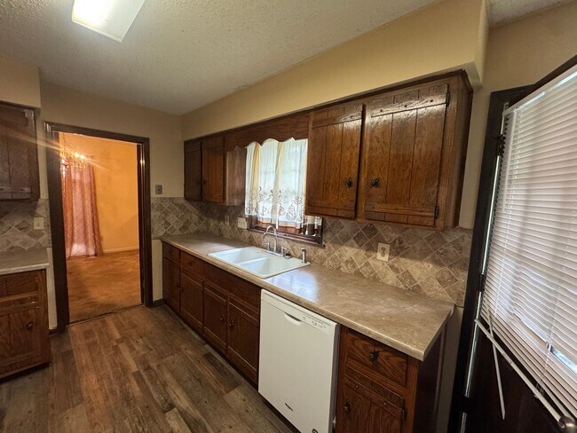 Foto del edificio - 3324 Cross Creek Dr