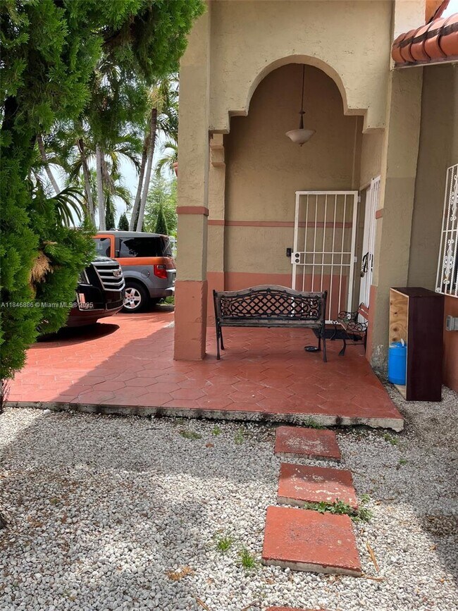Foto del edificio - 3192 W 70th St