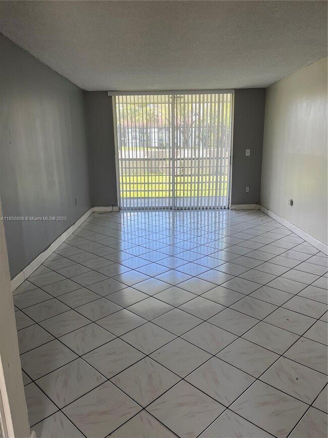 Foto del edificio - 14155 SW 87th St