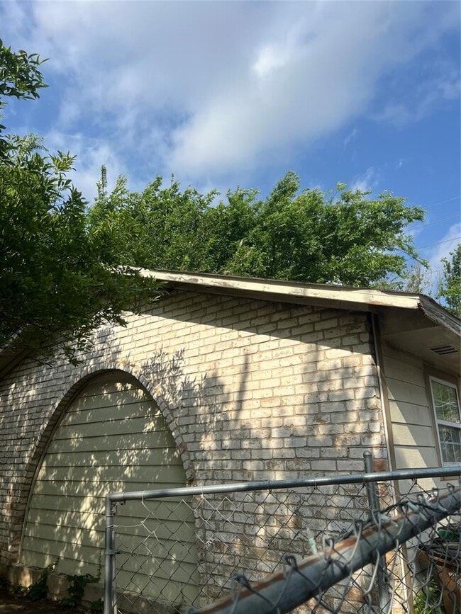 Building Photo - 5402 Ponciana Dr