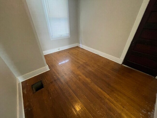 Building Photo - 3BD/2BA Single Family Home