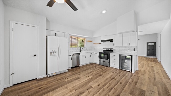 Building Photo - 23414 Canyon Lake Dr