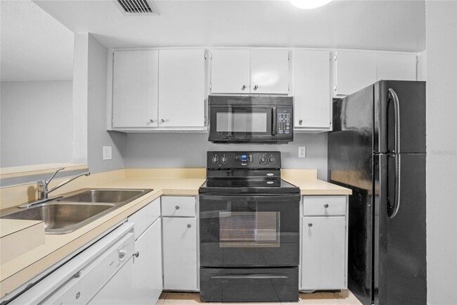 Building Photo - 554 Orange Dr