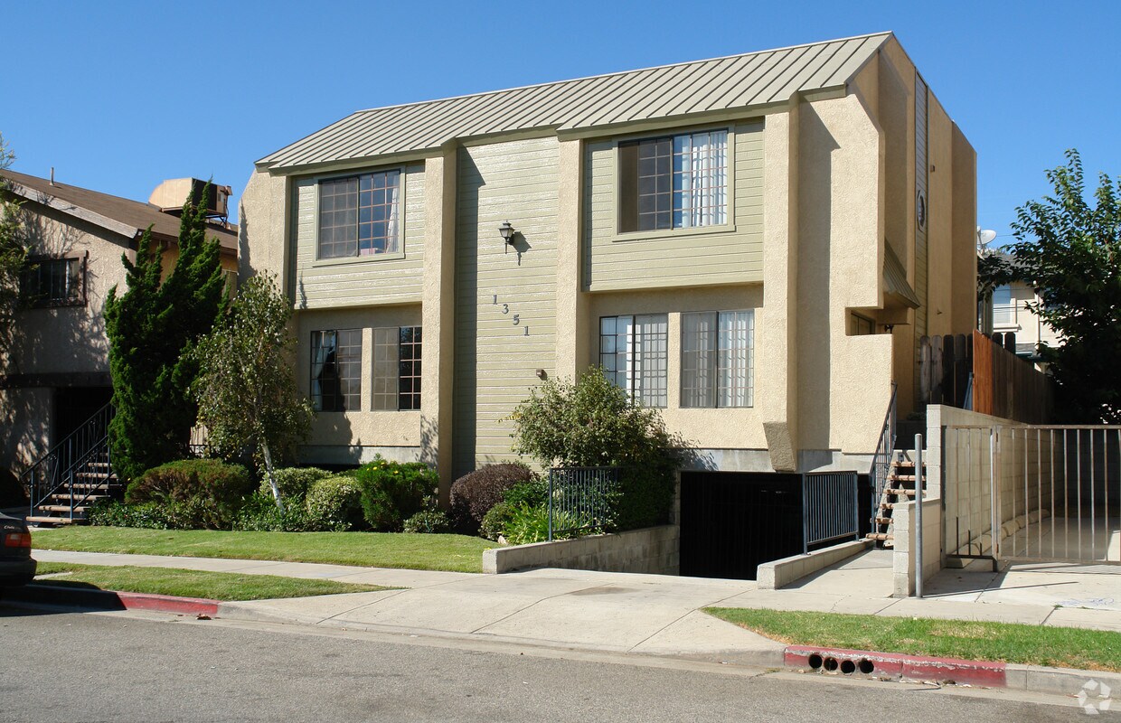 Building Photo - 1351 Carlton Dr