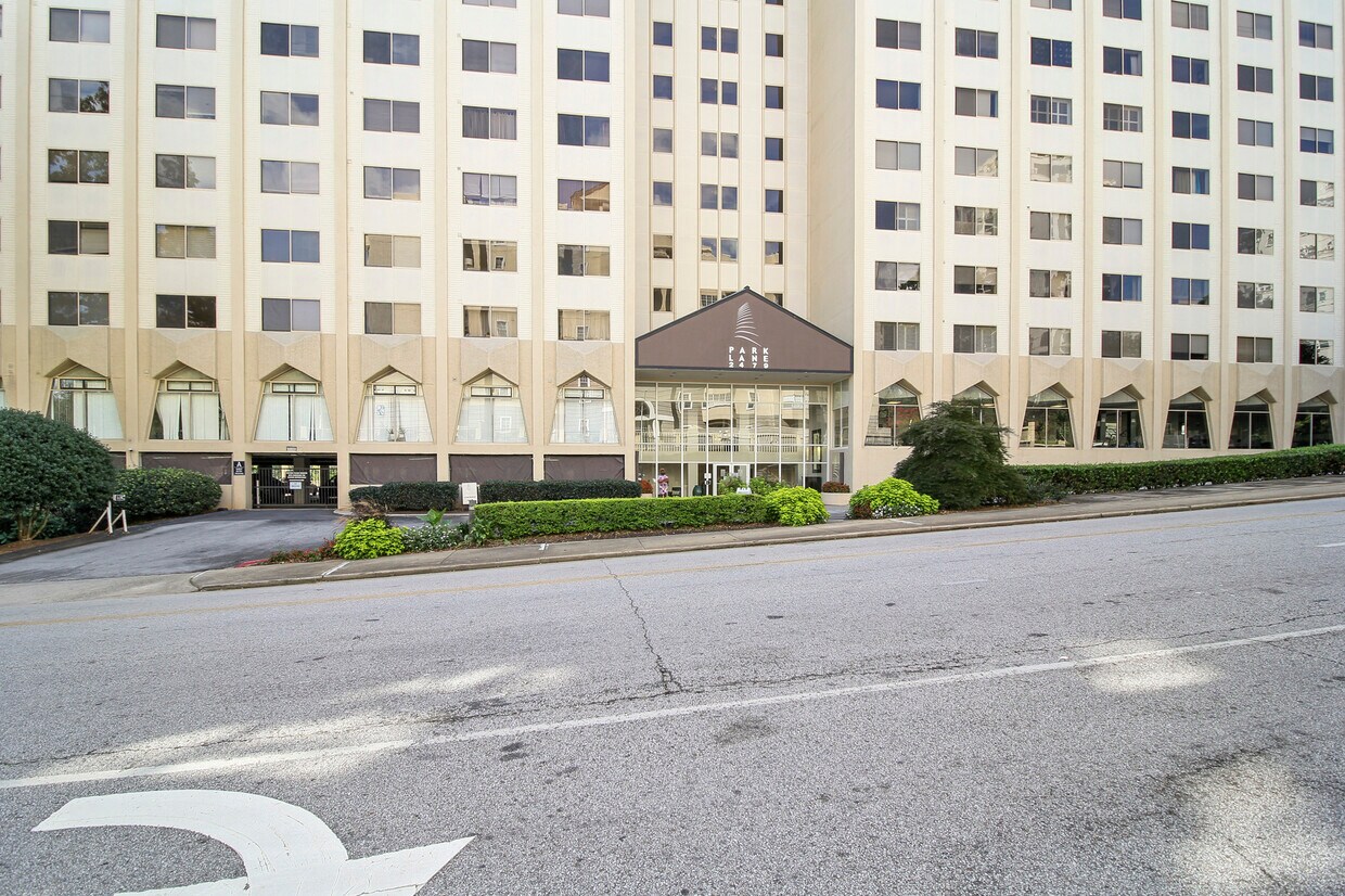 Primary Photo - 2479 Peachtree Rd NE