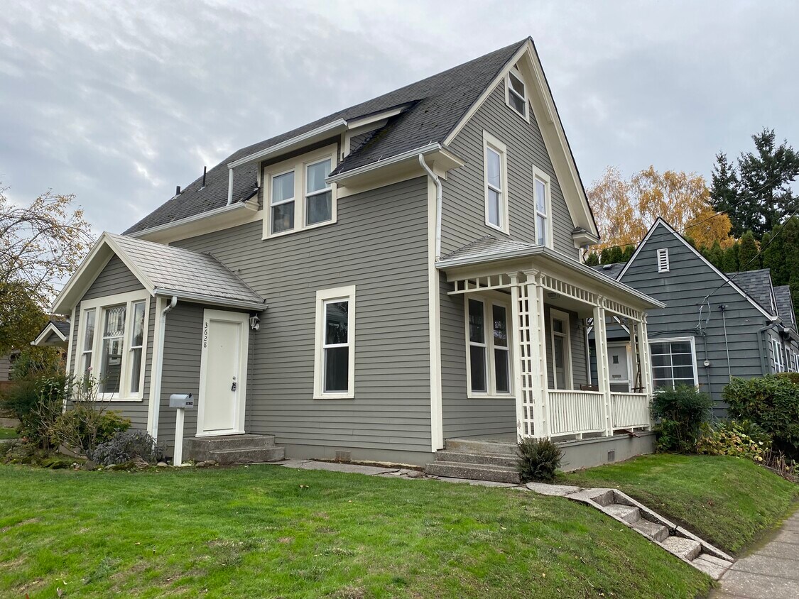 Foto principal - 3628 SE Harrison St
