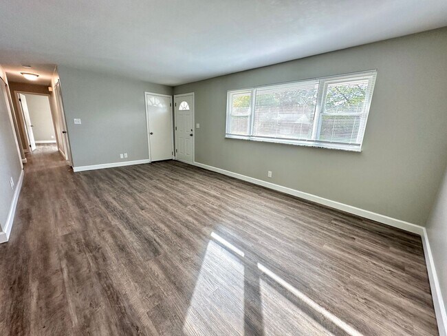 Building Photo - 2274 Broadmoor Dr