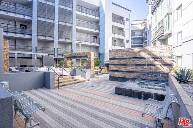 Foto del edificio - 629 Traction Ave