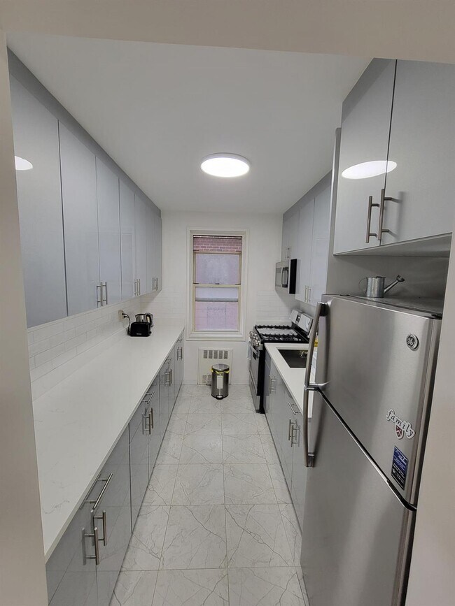 Foto del edificio - 6441 Saunders St