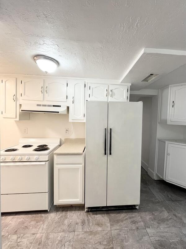 Primary Photo - 341 E Hubbard Ave