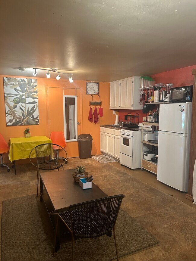 Building Photo - 483 E Las Flores Dr