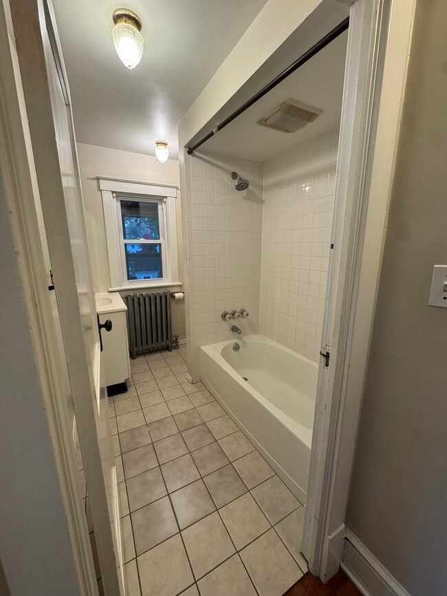 Building Photo - 1169 W Main St