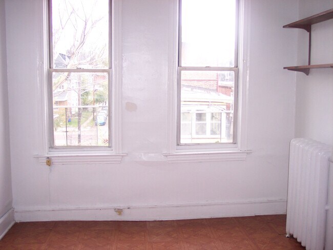 room - 819 S St Bernard St
