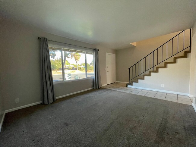 Building Photo - 2 Bed-1.5 Bath Two Story Condo in Santee