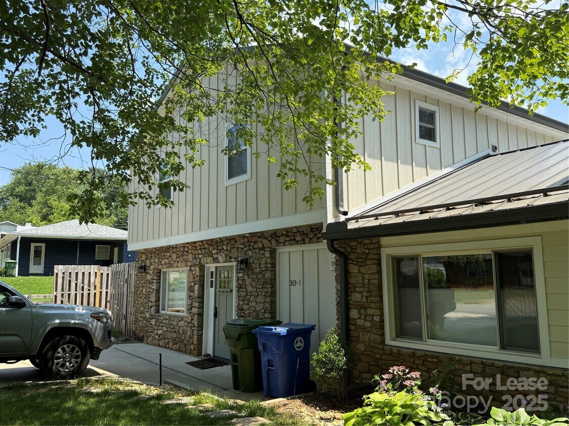 Primary Photo - 303 Hi Alta Ave