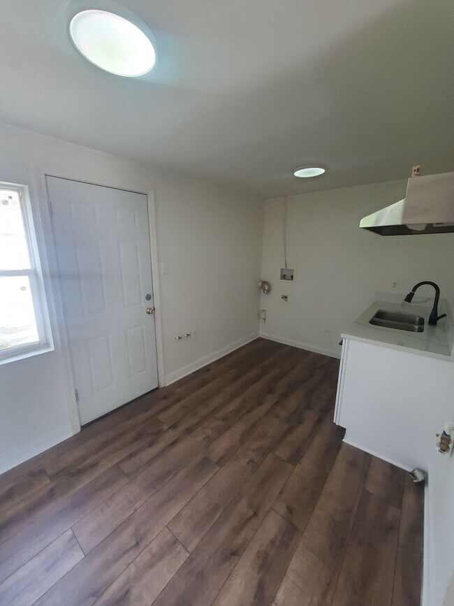 Foto del edificio - 2 Bedroom Single Family