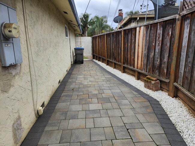 Building Photo - 969 Goodwin Ave