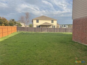 Building Photo - 2617 White Moon Dr