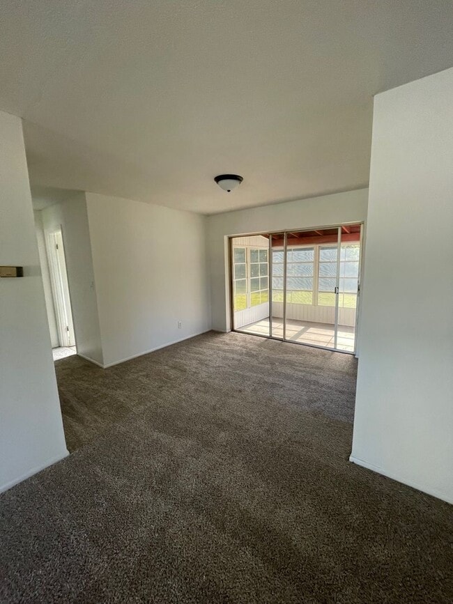 Building Photo - 4 Bed 1 Bath Home | Pet Friendly Fenced Yard | Washer Dryer Hook Ups | Section 8 Welcome