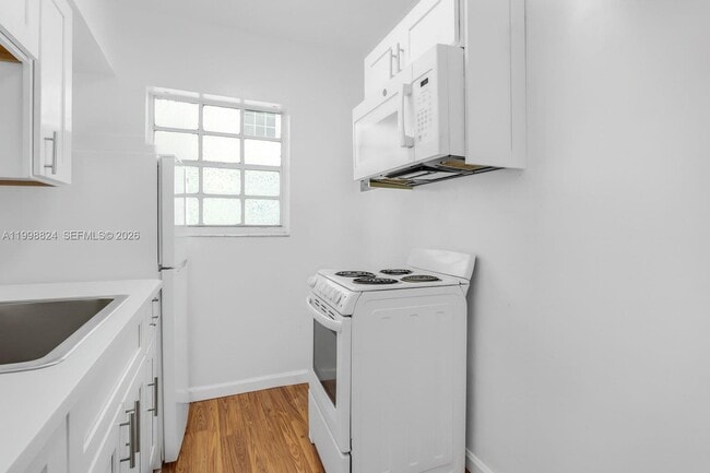 Building Photo - 635 8th St
