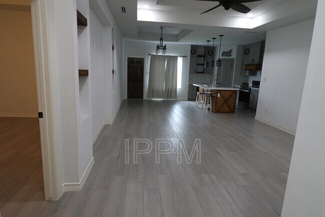 Foto del edificio - 264 E Broadway St