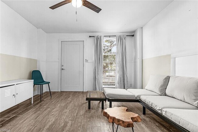 Foto del edificio - 135 Delmar Ave