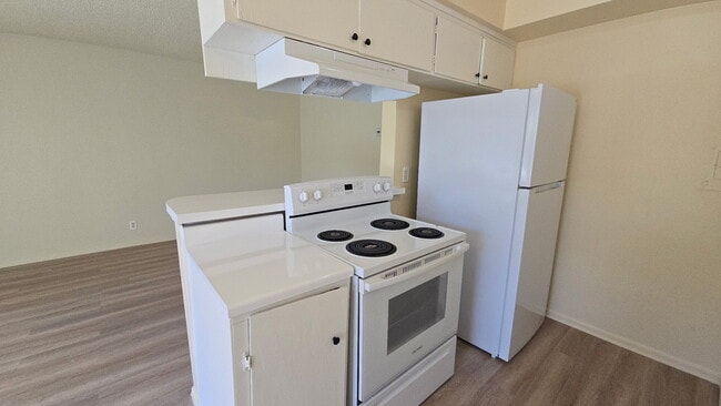 Building Photo - 1001 E Stearns Ave