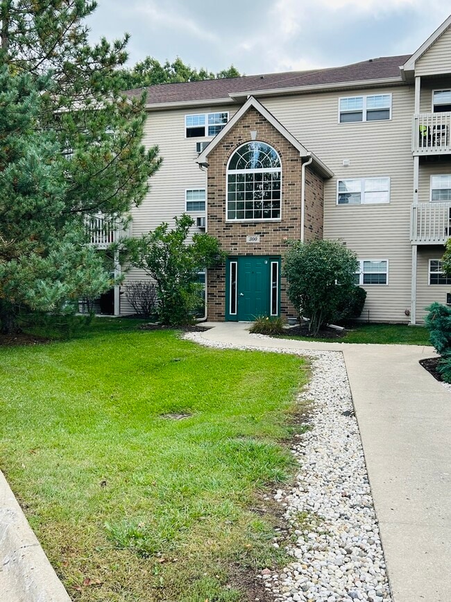Building Photo - 300 Cunat Blvd