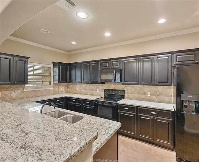 Building Photo - 418 Hayes Ln