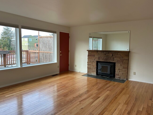 Foto del edificio - 3BR/2BA Home w/ Hardwoods near Morgan Junc...