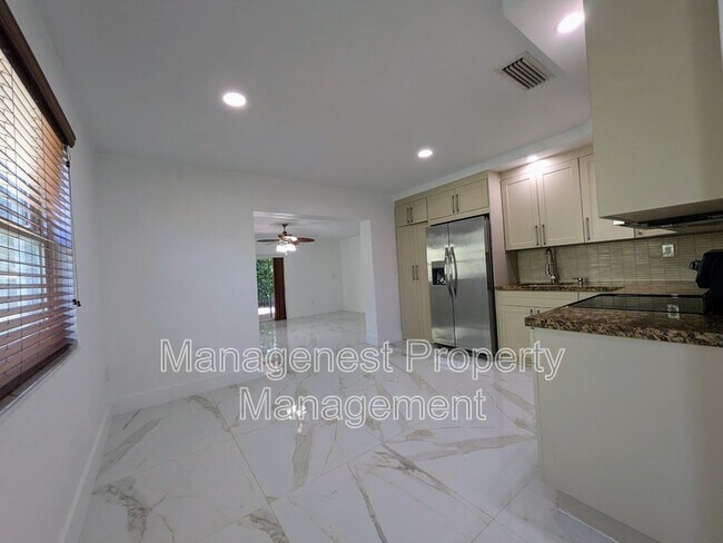 Foto del edificio - 3149 SW 24th Street