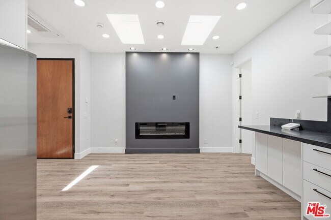 Foto del edificio - 11615 Burbank Blvd