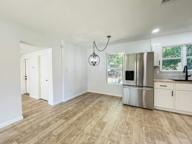 Building Photo - 4410 Deauville Way