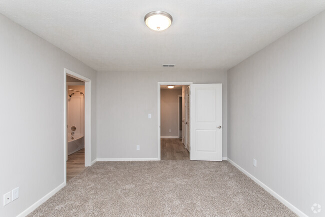 2BR, 2BA - 1335SF - The Ivy Brookhaven